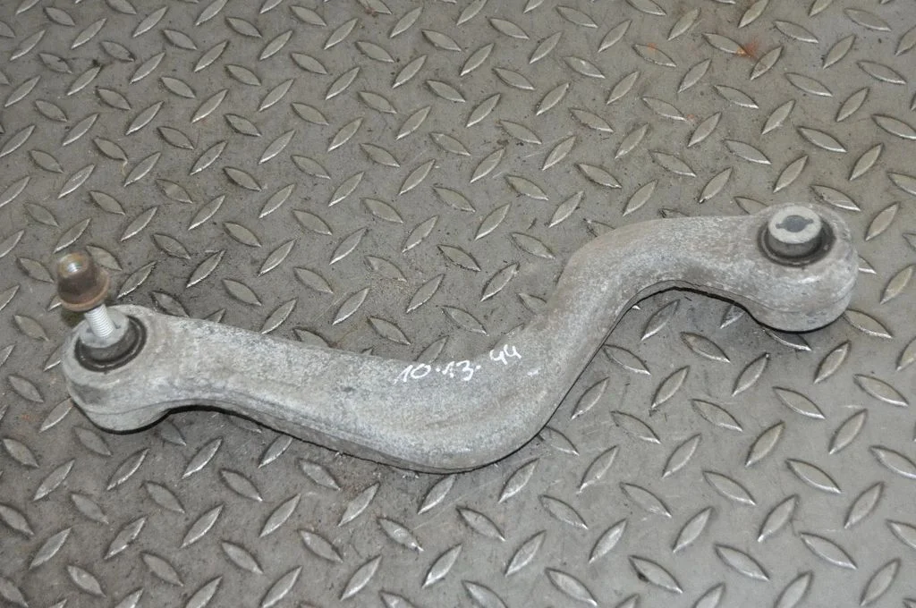 Aizmugurējā svira (dakša) – labā