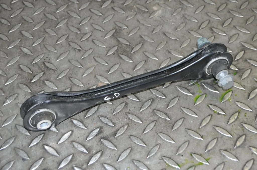 Tagumine ülemine õõtshoob – Audi TT TTS RS Mk3 8S (2014-)