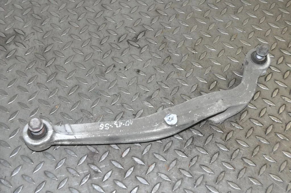 Aizmugurējā svira (dakša) – kreisā