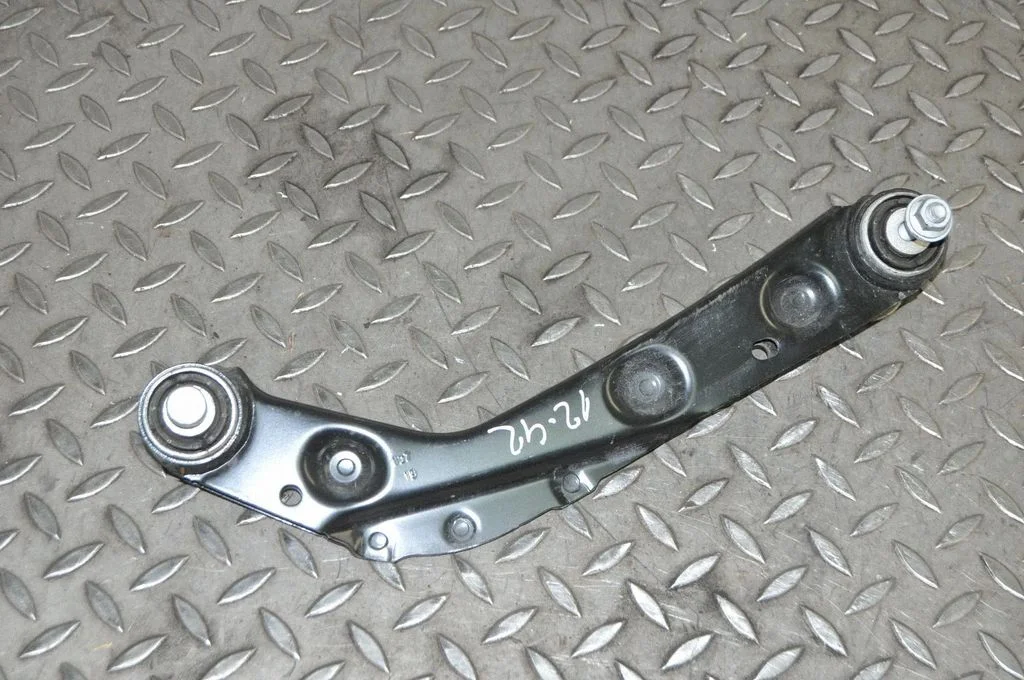 Aizmugurējā svira (dakša) – labā