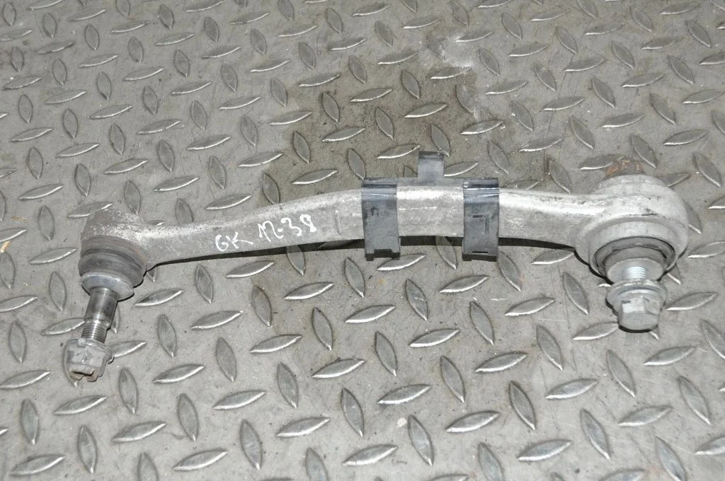 Rear upper control arm/wishbone – left