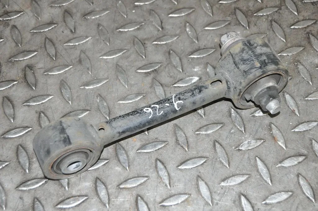 Aizmugurējā svira (dakša) – labā