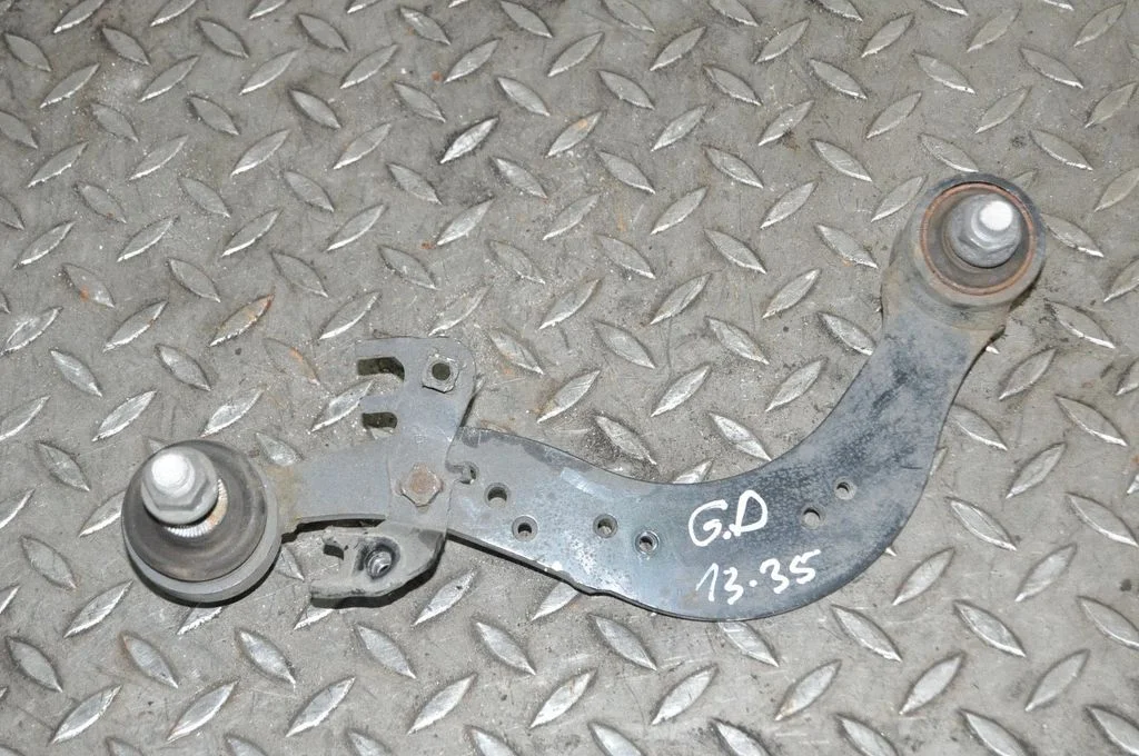 Aizmugurējā svira (dakša) – labā