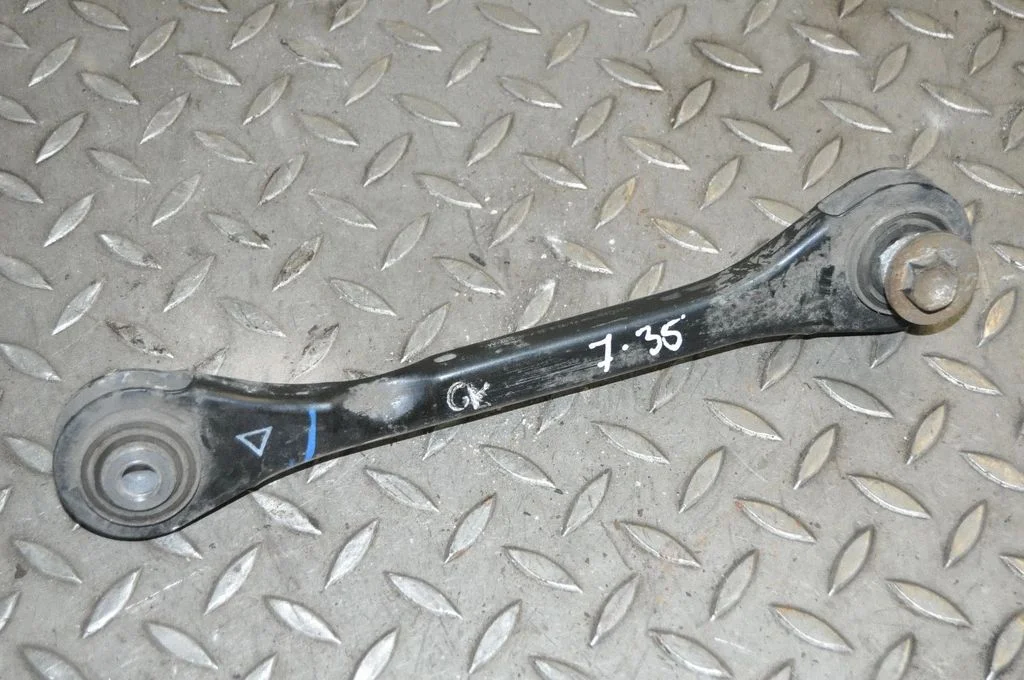 Aizmugurējā svira (dakša) 8K0501529L