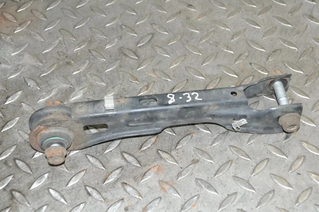 Aizmugurējā svira (dakša) – labā
