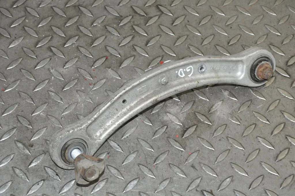 Rear upper control arm/wishbone – right