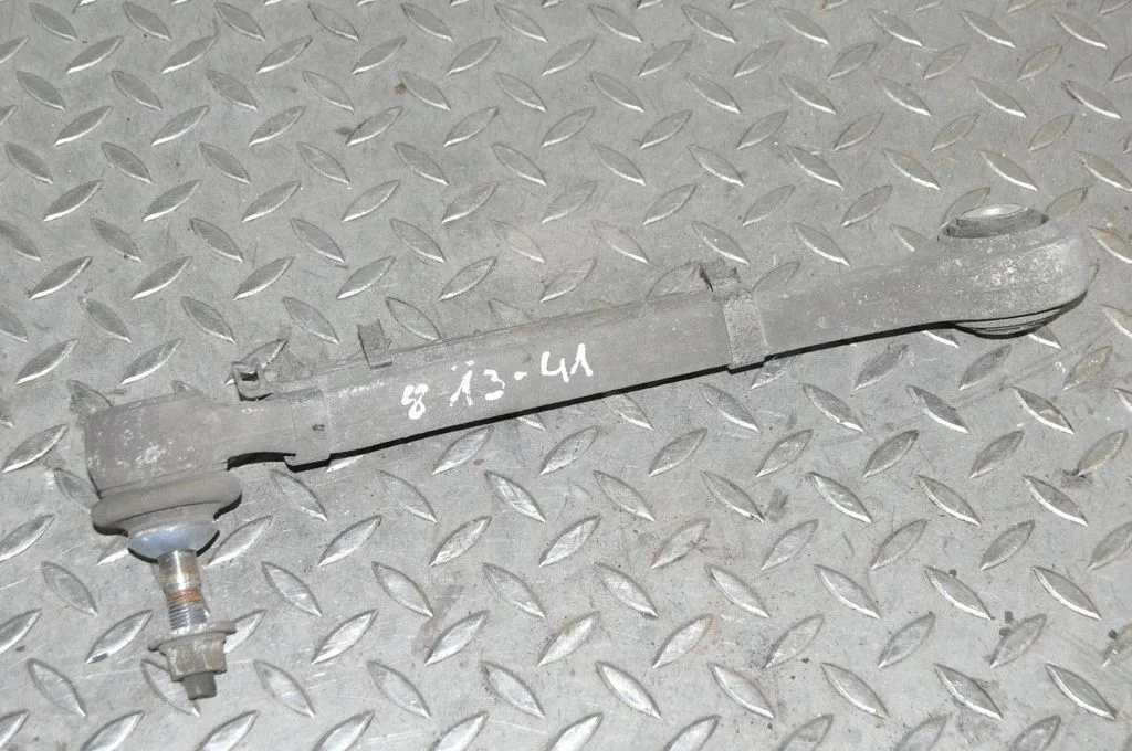 Rear upper control arm/wishbone – right