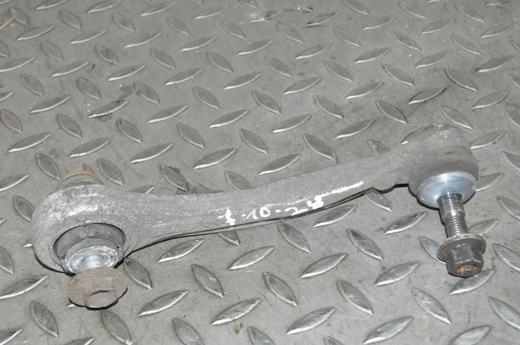Rear upper control arm/wishbone – right