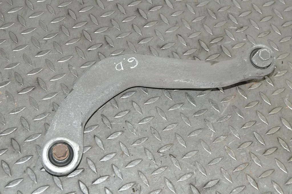 Aizmugurējā svira (dakša) – labā