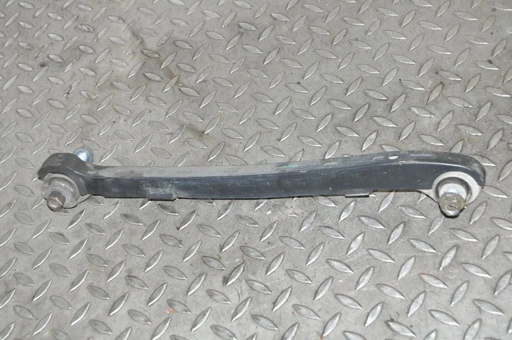 Aizmugurējā svira (dakša) – labā