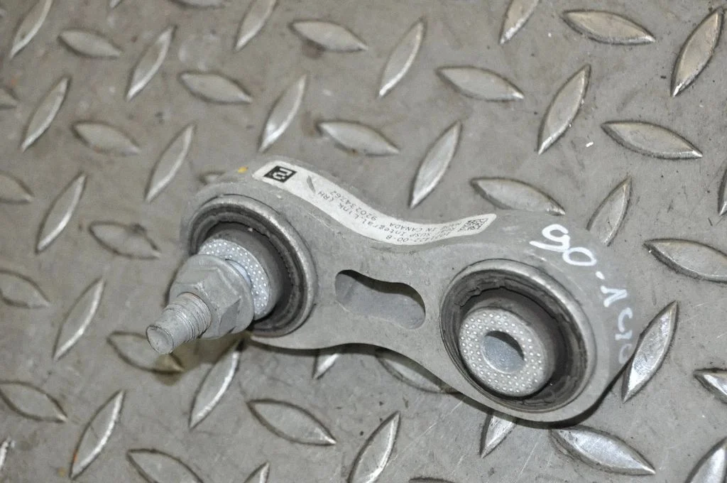 Tagumine ülemine õõtshoob – Tesla Model S (2012-)