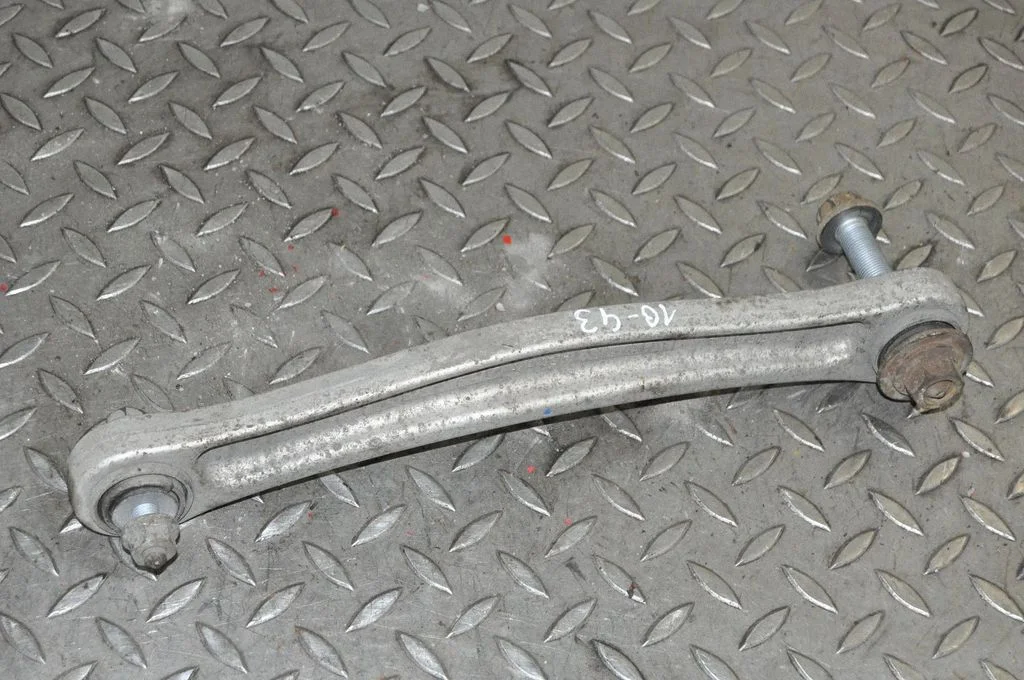 Rear upper control arm/wishbone – right