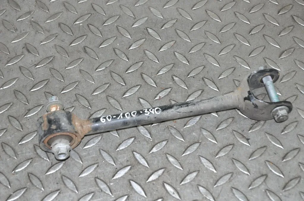 Aizmugurējā svira (dakša) – labā