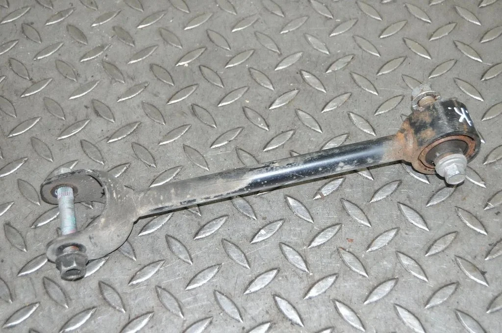 Aizmugurējā svira (dakša) – kreisā