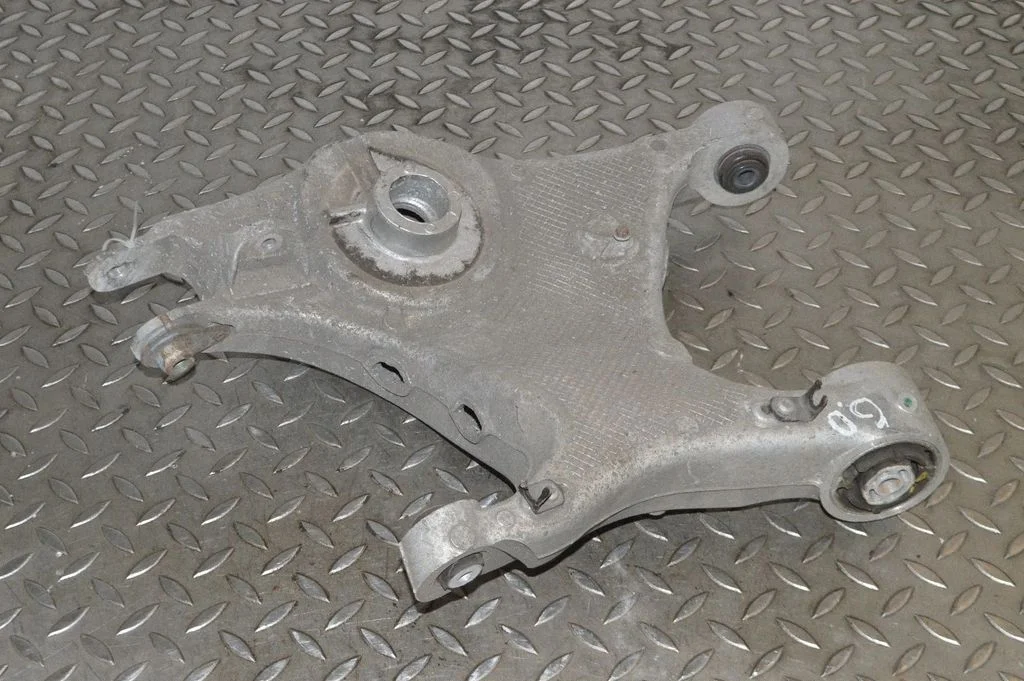 Tagumine ülemine õõtshoob HK835B530AE