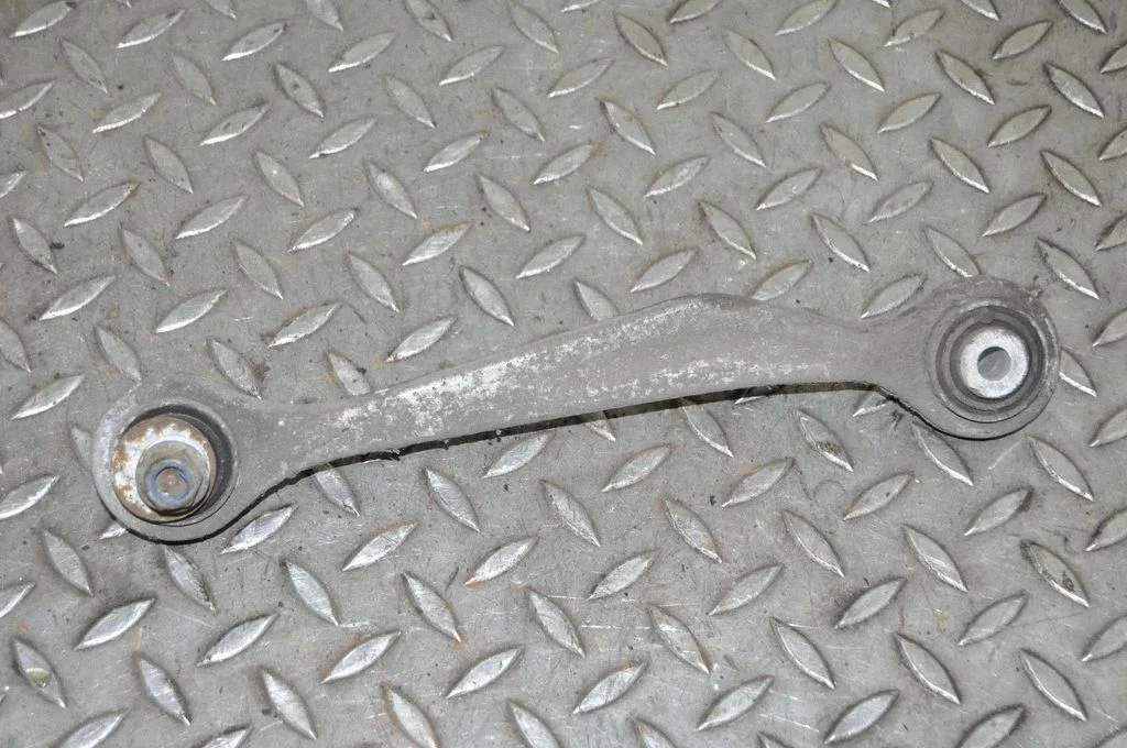 Aizmugurējā svira (dakša) – labā