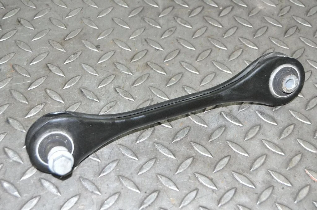 Aizmugurējā svira (dakša) – kreisā