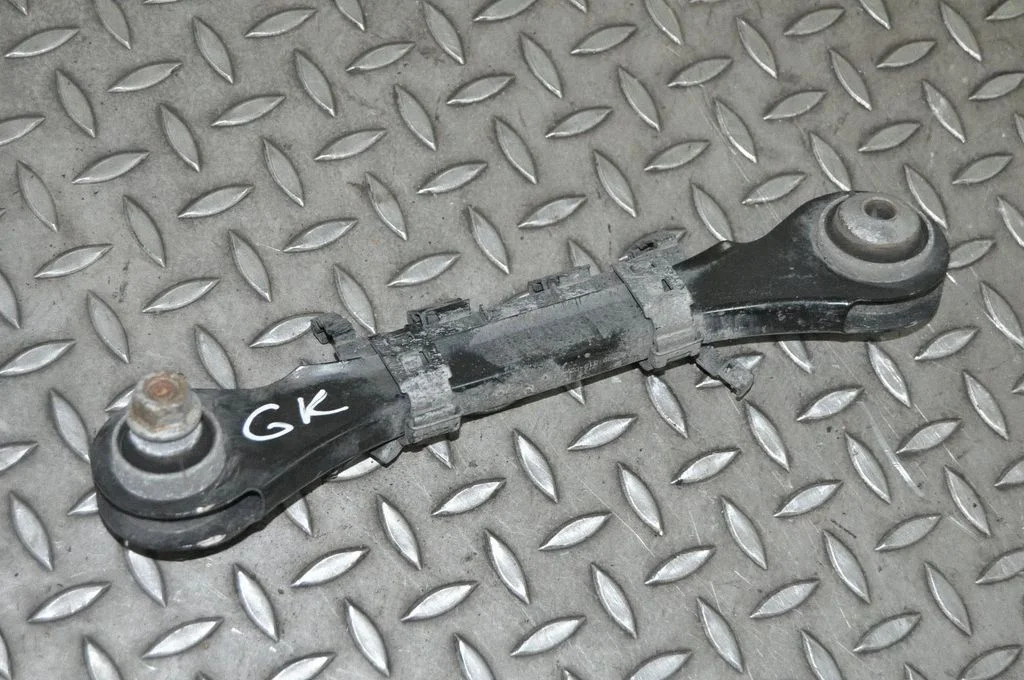 Tagumine ülemine õõtshoob – BMW 3-seeria F30 F35 F31 (2012-2018)
