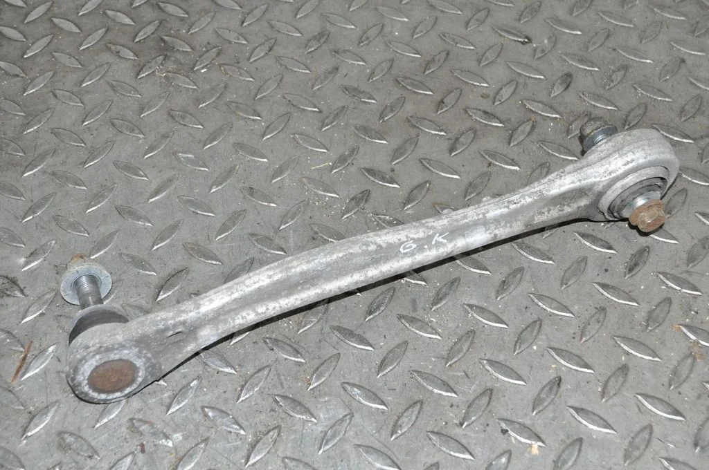 Rear upper control arm/wishbone – left