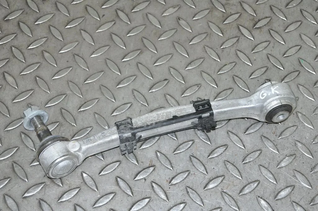 Tagumine ülemine õõtshoob – vasak