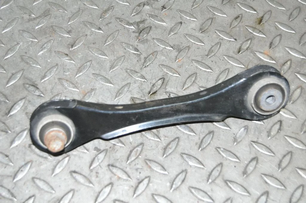 Tagumine ülemine õõtshoob – BMW 3-seeria F30 F35 F31 (2012-2018)