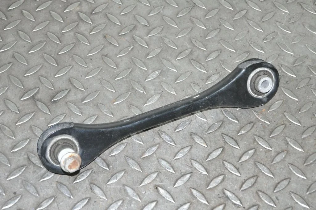 Tagumine ülemine õõtshoob – parem