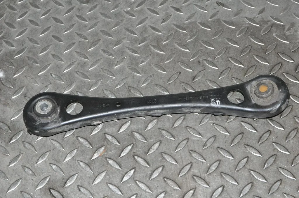 Aizmugurējā svira (dakša) – labā