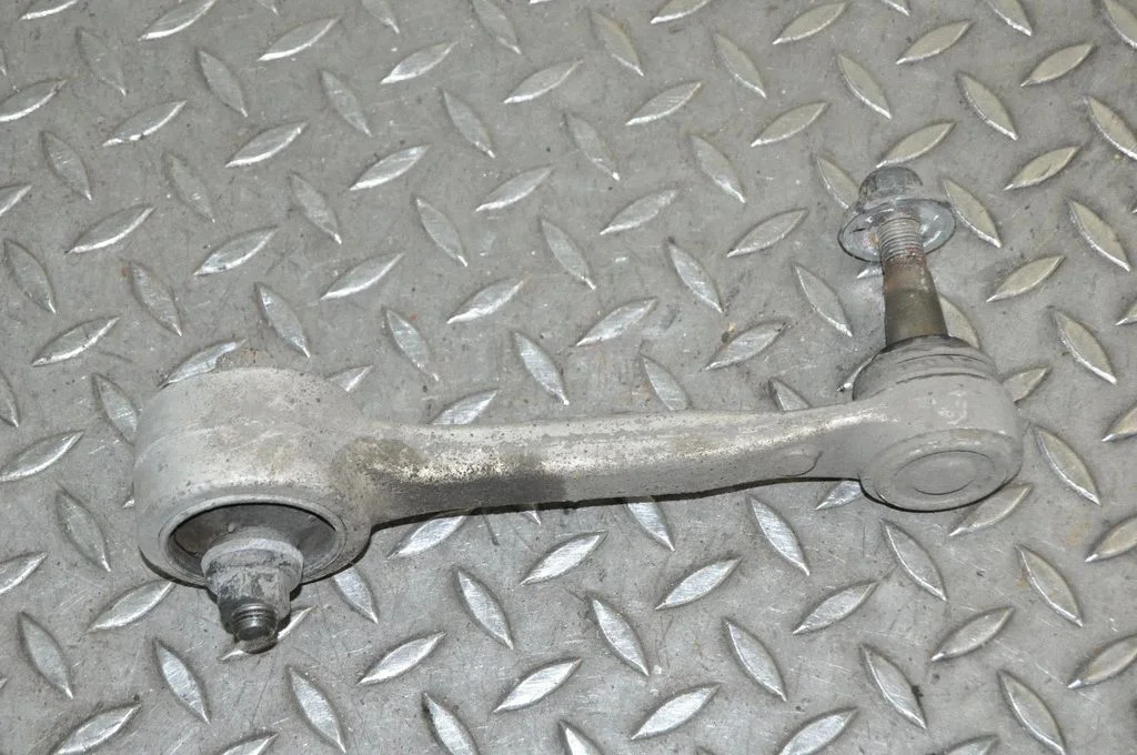 Aizmugurējā svira (dakša) – labā