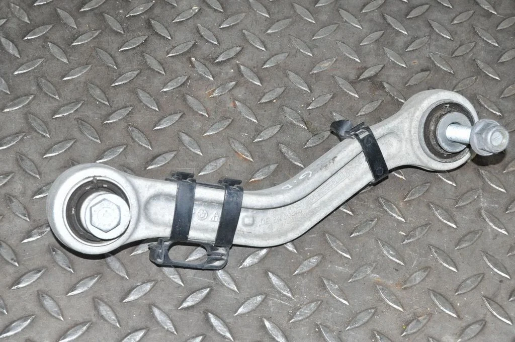 Aizmugurējā svira (dakša) – labā
