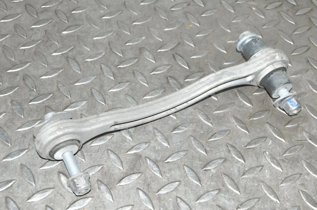Aizmugurējā svira (dakša) – labā