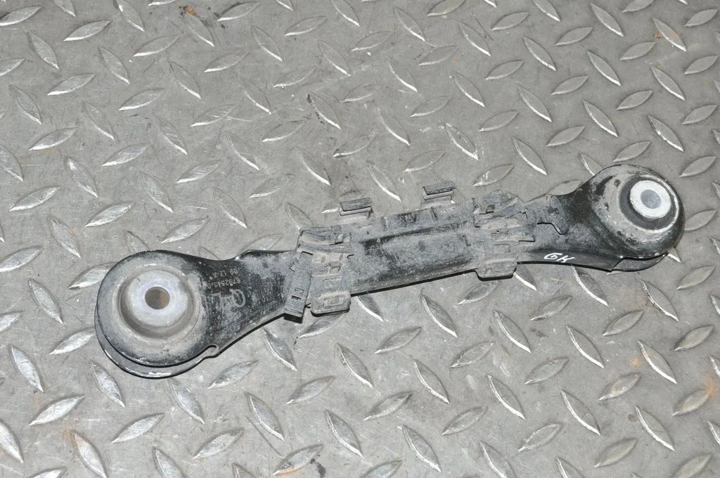 Tagumine ülemine õõtshoob – BMW 3-seeria F30 F35 F31 (2012-2018)
