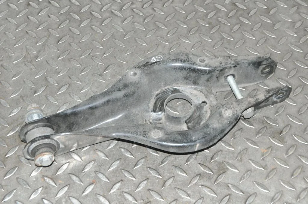 Aizmugurējā svira (dakša) – labā