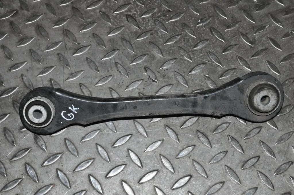 Tagumine ülemine õõtshoob – BMW 4-seeria F32 F33 (2013-2020)