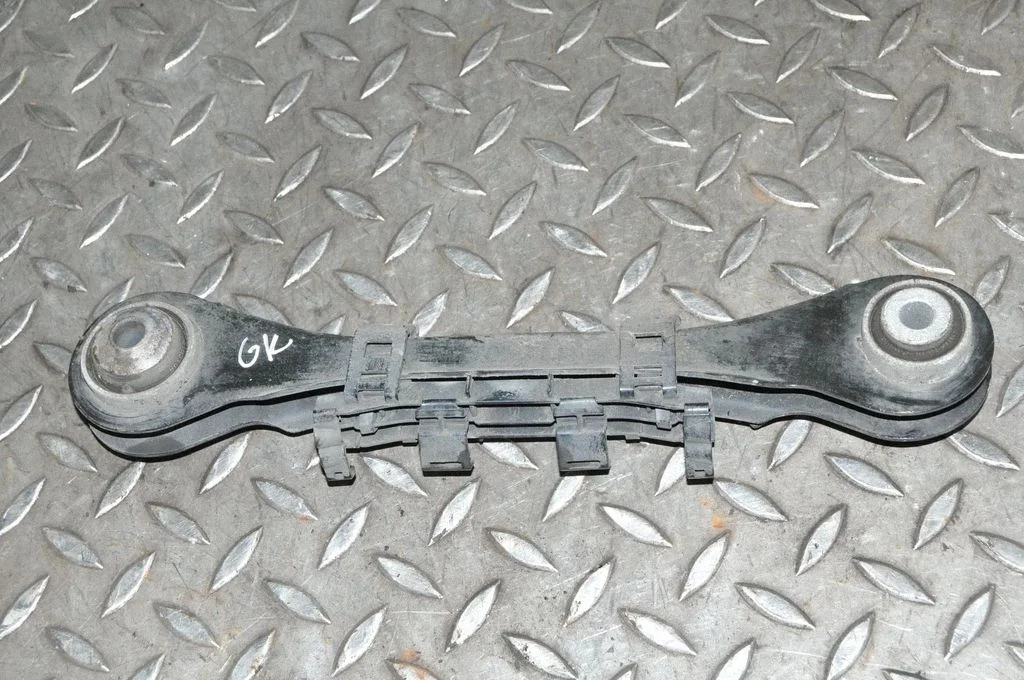 Tagumine ülemine õõtshoob – BMW 3-seeria F30 F35 F31 (2012-2018)
