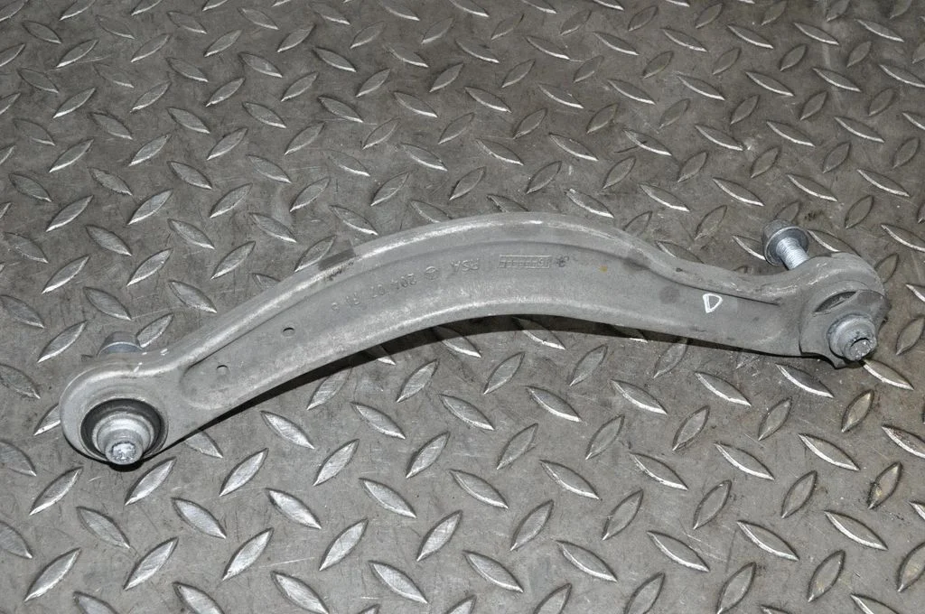 Aizmugurējā svira (dakša) – labā