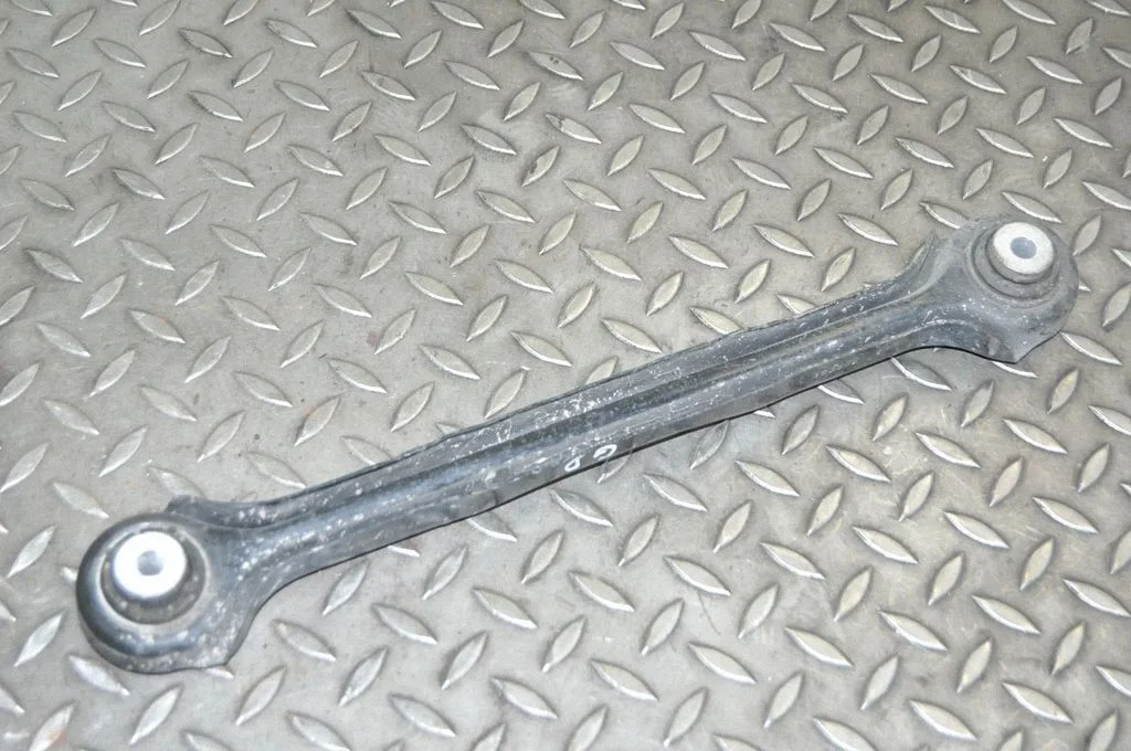 Aizmugurējā svira (dakša) – labā