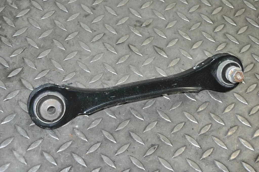 Tagumine ülemine õõtshoob – BMW 3-seeria F30 F35 F31 (2012-2018)