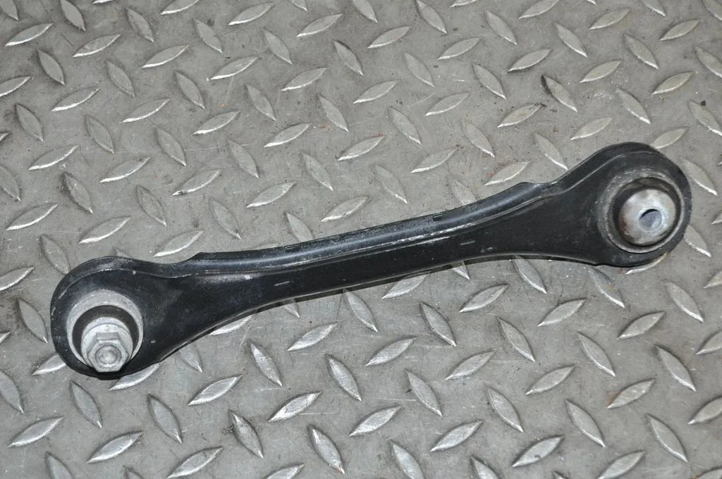 Tagumine ülemine õõtshoob – BMW 3-seeria F30 F35 F31 (2012-2018)