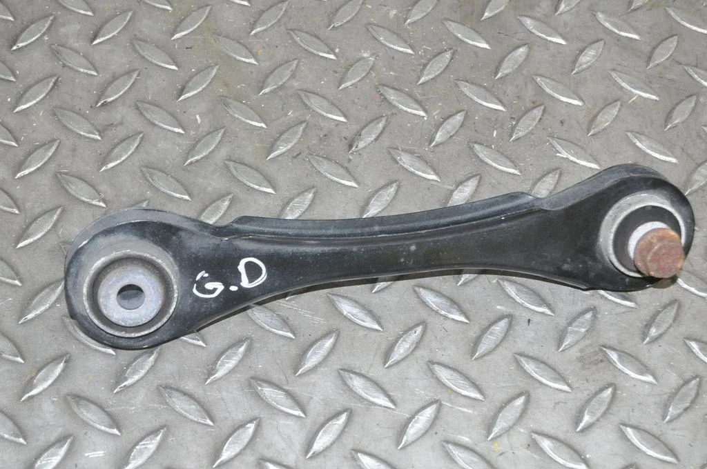 Tagumine ülemine õõtshoob – BMW 3-seeria F30 F35 F31 (2012-2018)