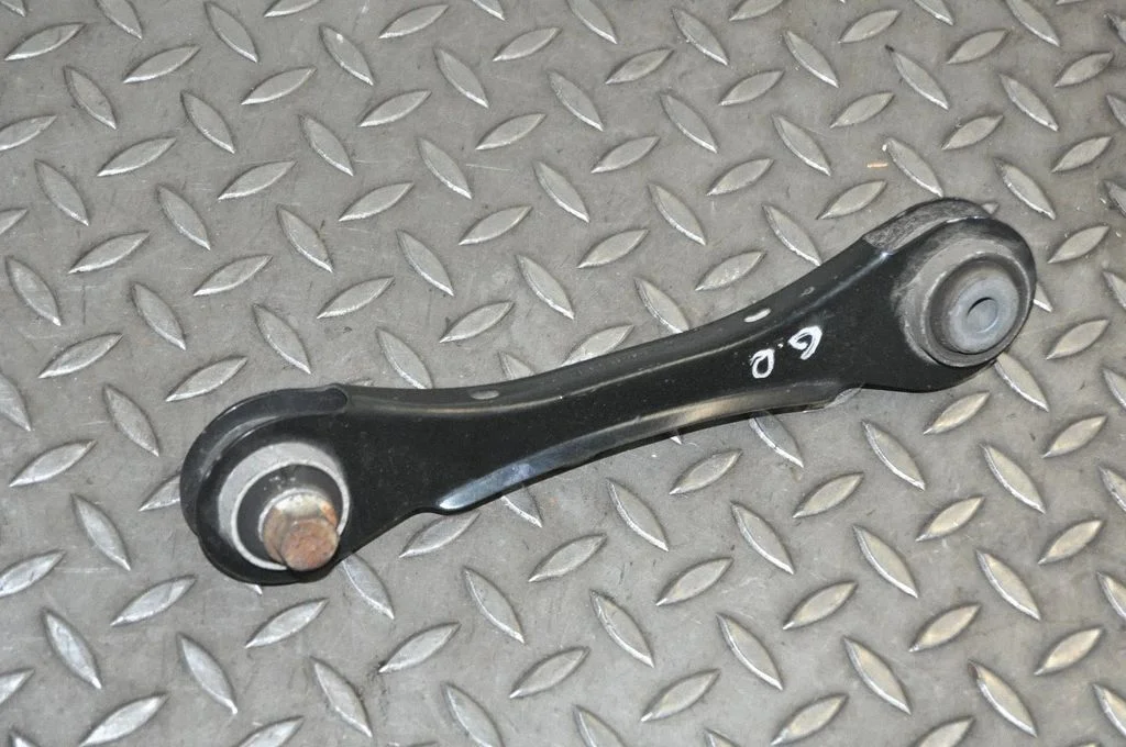 Tagumine ülemine õõtshoob – BMW 3-seeria F30 F35 F31 (2012-2018)