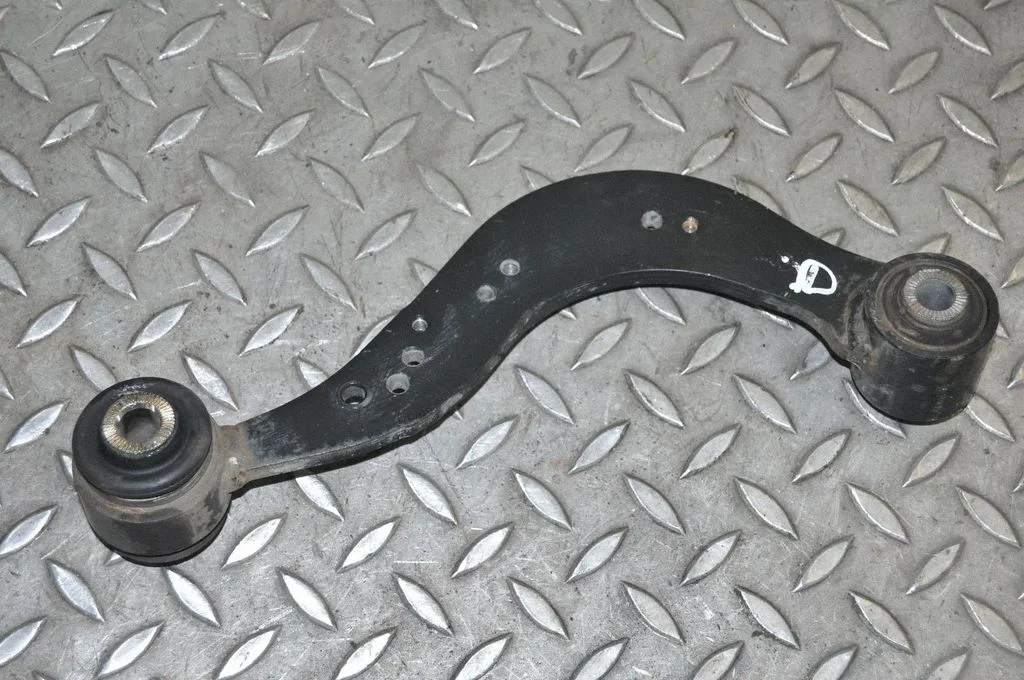 Aizmugurējā svira (dakša) – labā
