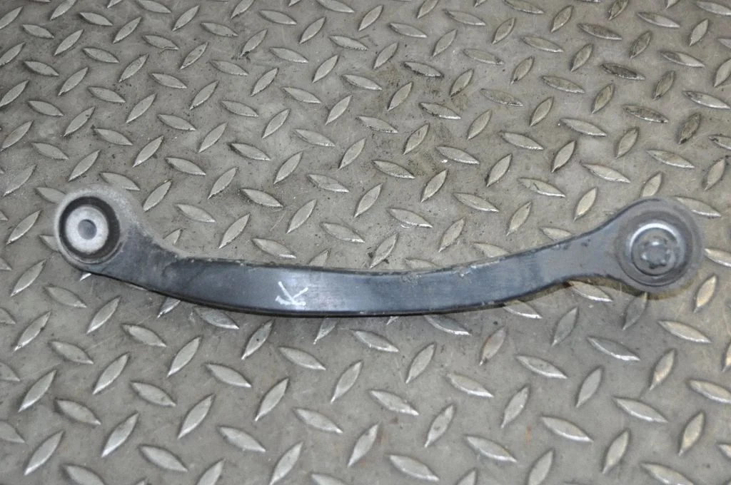 Aizmugurējā svira (dakša) – kreisā