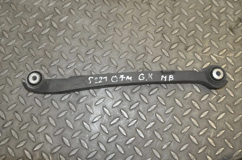 Aizmugurējā svira (dakša) – kreisā