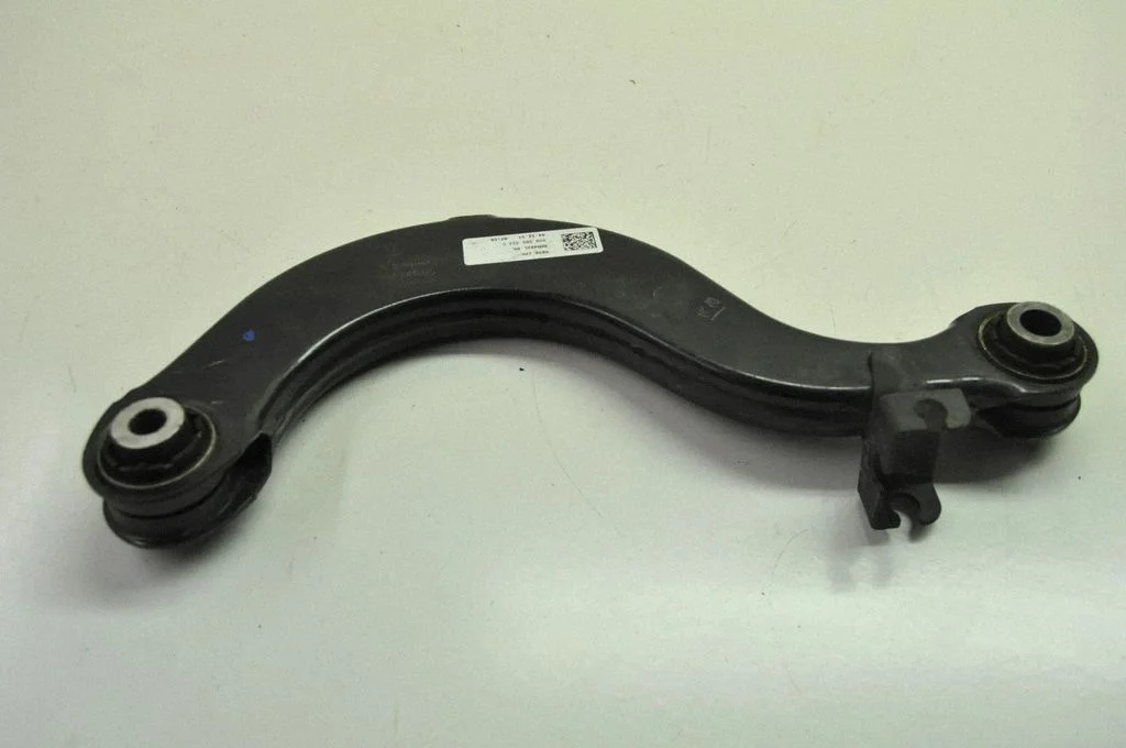 Rear upper control arm/wishbone – right