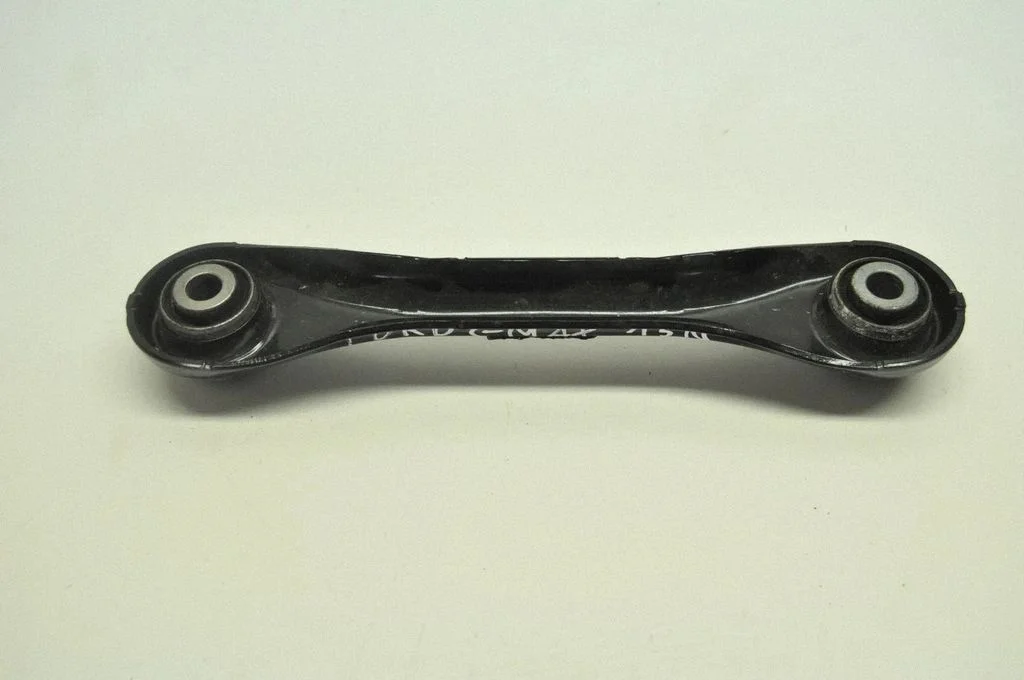 Aizmugurējā svira (dakša) – kreisā