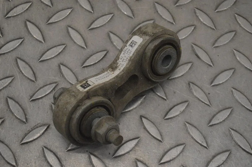 Rear upper control arm/wishbone 102744100A