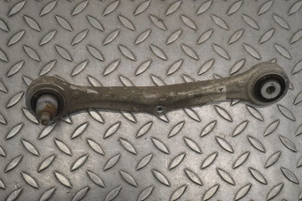 Rear upper control arm/wishbone 102742100E