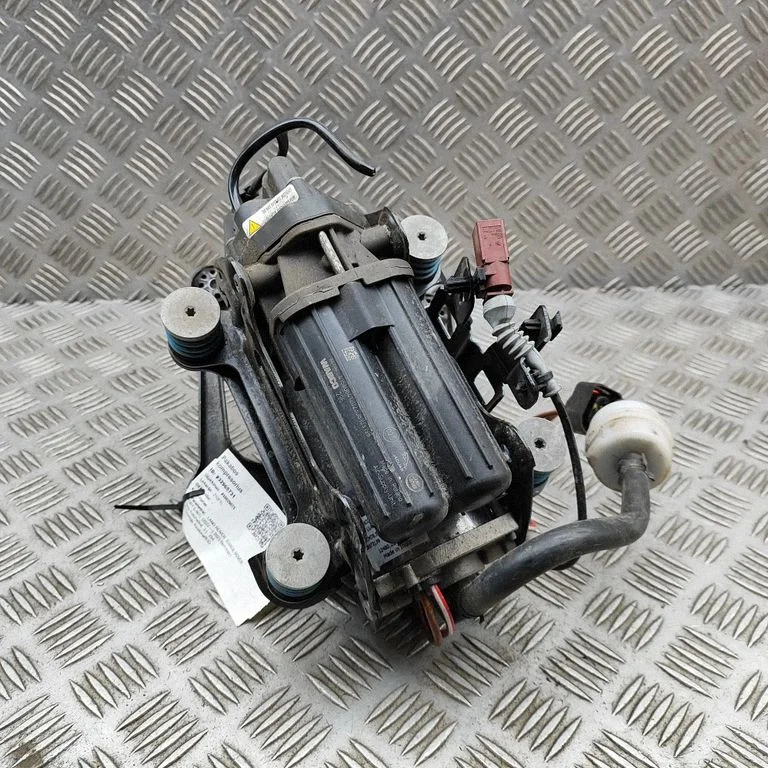 Air suspension compressor/pump M8E23B484AB