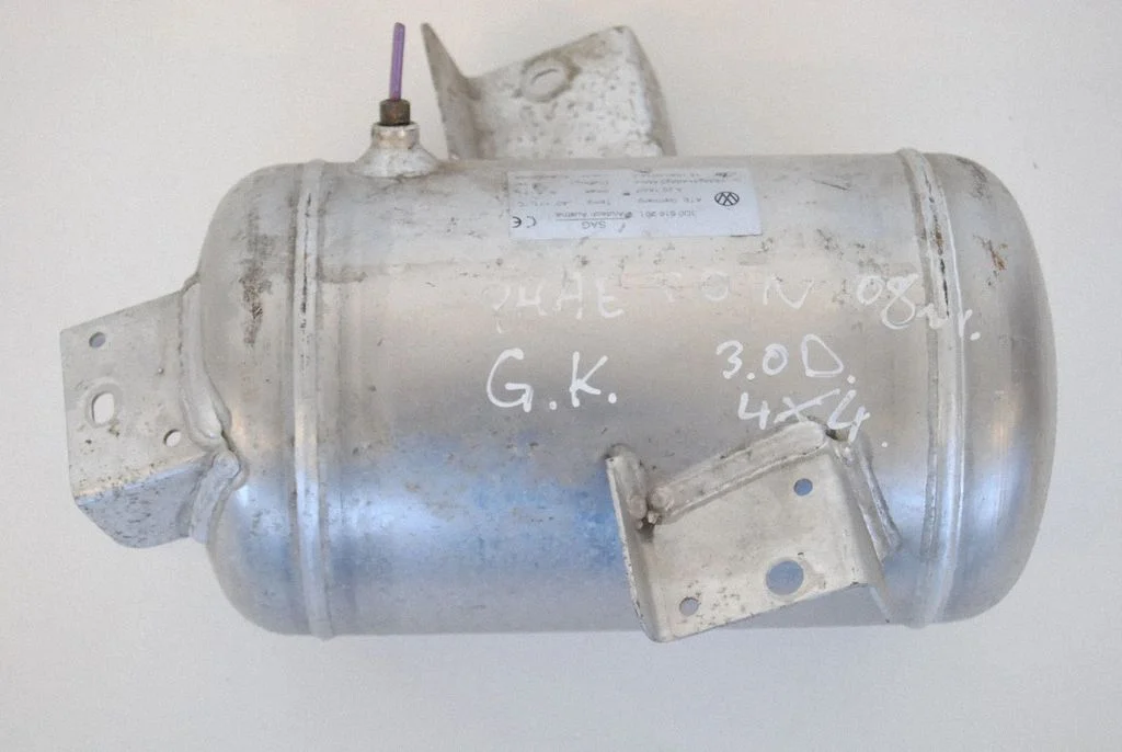 Air suspension compressor/pump – Volkswagen Phaeton (2002-2016)