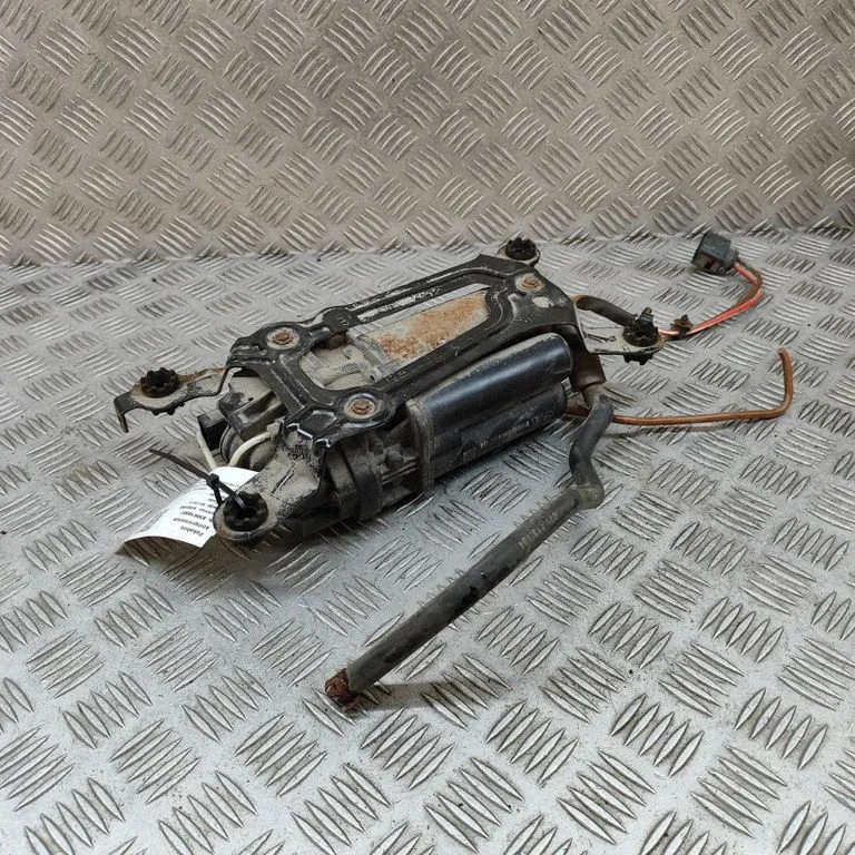 Kompresor zawieszenia pneumatycznego 971616006B